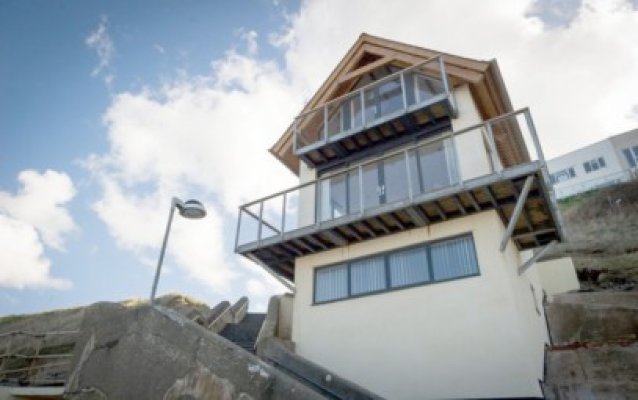 Toaletă publică transformată în casă de vacanţă de lux